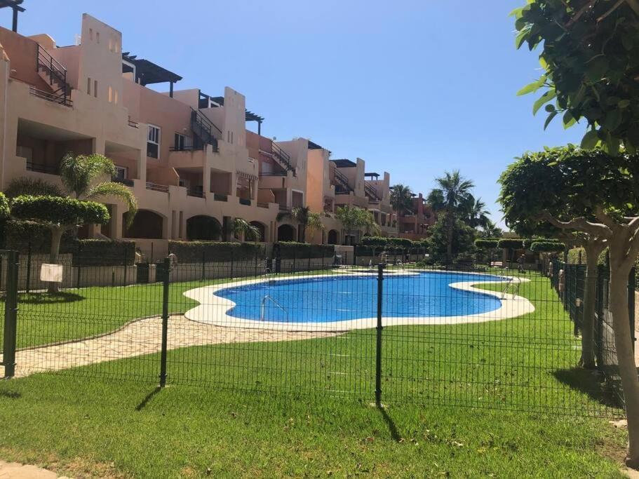 Bajo Con Jardin A Pie De Playa Y Piscina Comunitaria Con Jacuzzi Apartman Playas de Vera Kültér fotó