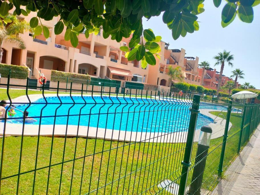 Bajo Con Jardin A Pie De Playa Y Piscina Comunitaria Con Jacuzzi Apartman Playas de Vera Kültér fotó