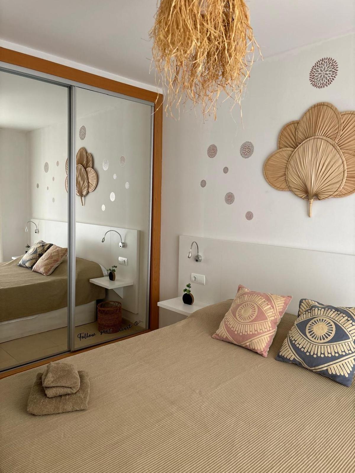 Bajo Con Jardin A Pie De Playa Y Piscina Comunitaria Con Jacuzzi Apartman Playas de Vera Kültér fotó