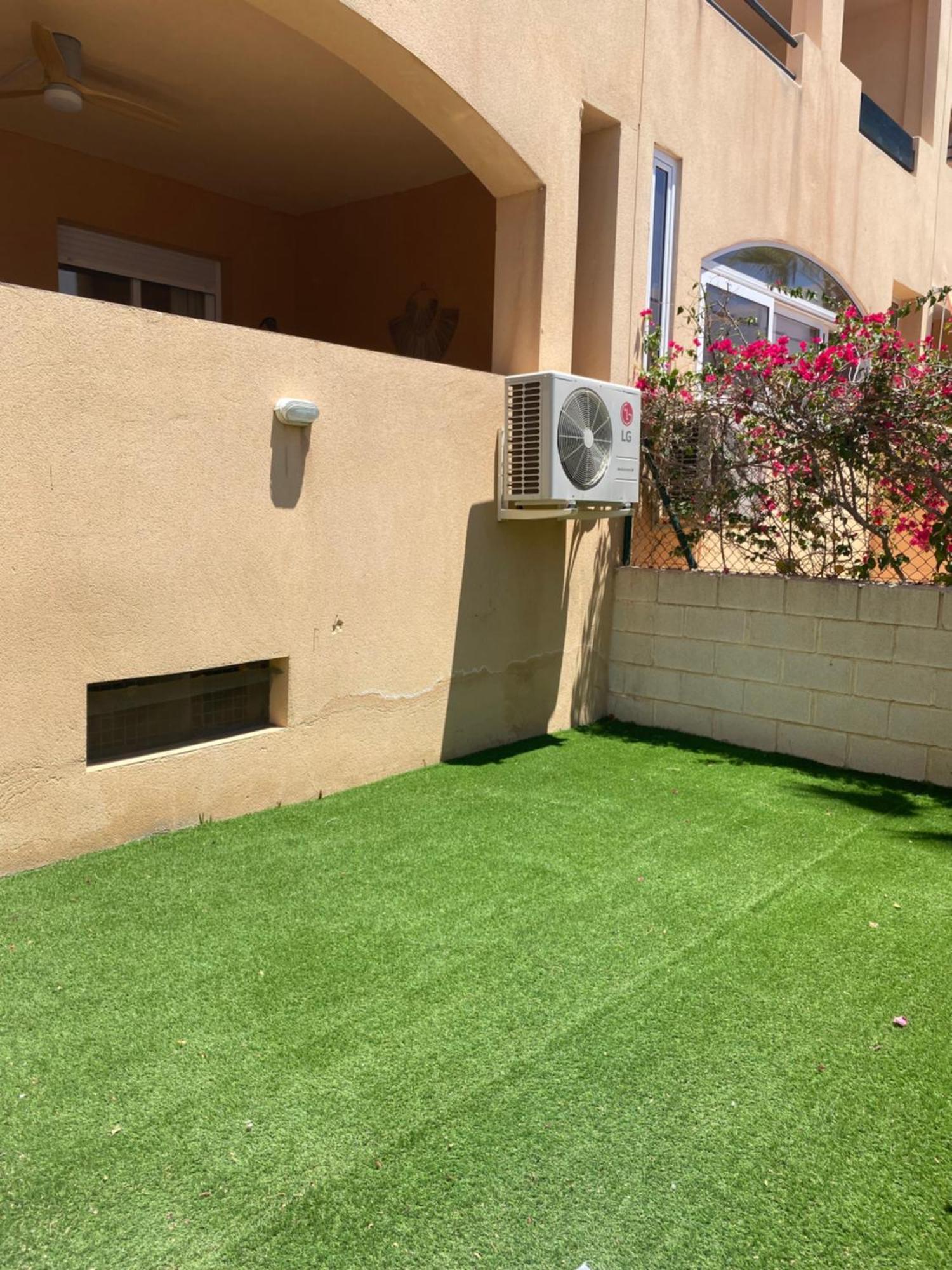 Bajo Con Jardin A Pie De Playa Y Piscina Comunitaria Con Jacuzzi Apartman Playas de Vera Kültér fotó